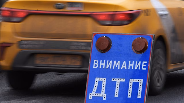 В Москве водитель иномарки сбил двух детей
