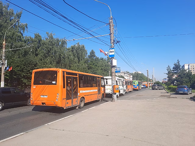 Серьезные пробки образовались из-за ДТП в Автозаводском районе