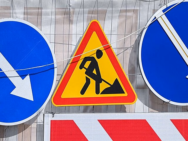 Движение временно ограничат на нескольких улицах в Москве