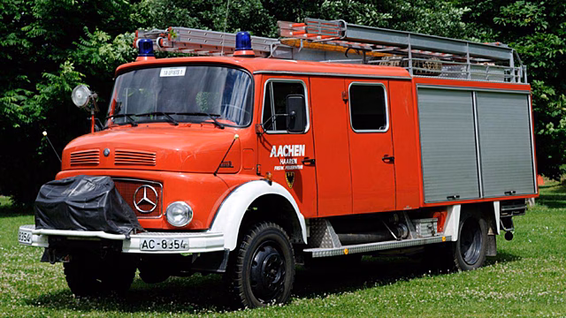 Белорусское МЧС выставило на продажу раритетный пожарный Mercedes-Benz