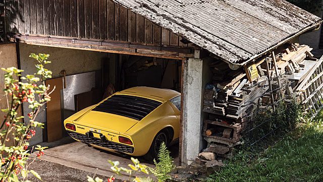 Забытый в деревенском сарае раритетный Lambo продан за бешеные деньги