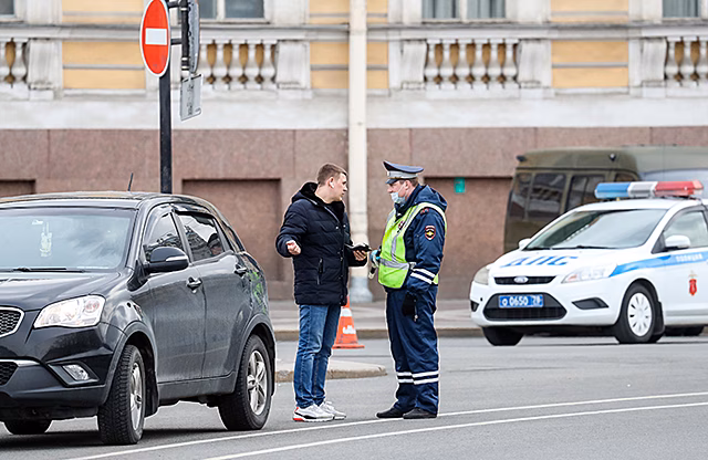 Сотрудникам ГИБДД запретят прятаться в кустах