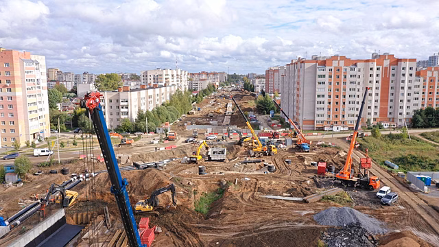 Более 120 специалистов занято на работах по врезке тепловых сетей на ул. Поэта Романова в Вологде