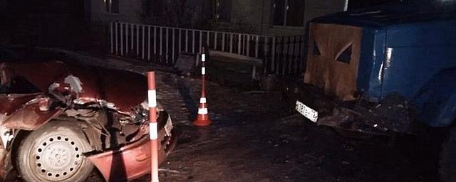 В Тюменской области нетрезвая школьница на автомобиле врезалась в ассенизаторскую машину, есть пострадавшие