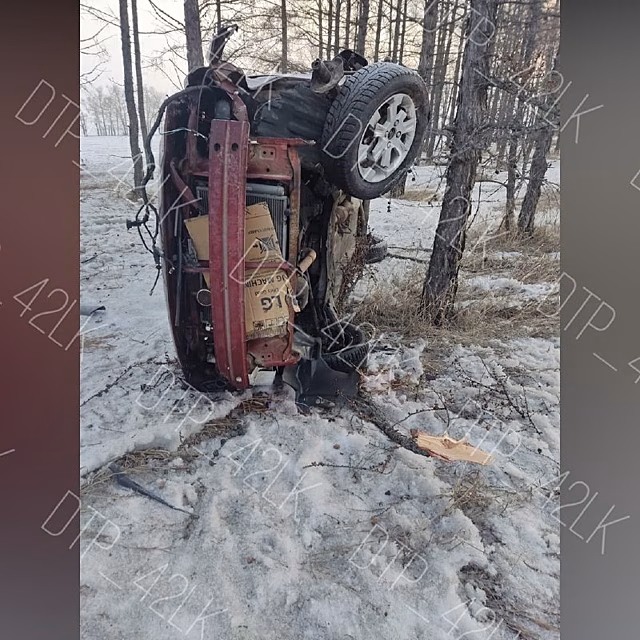 Очевидцы сняли последствия ночного ДТП в Кузбассе