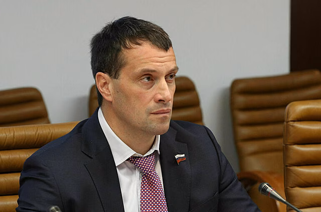 Исаков предложил выдавать автомобили военным, получившим травмы в зоне СВО