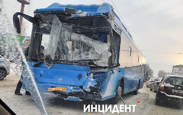 Правоохранители назвали причину серьезного ДТП с автобусами в Кемерове
