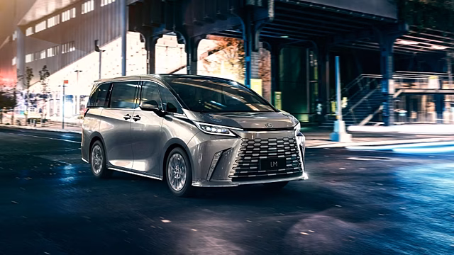 Lexus LM в новом поколении стал ещё роскошнее (если это вообще было возможно!)
