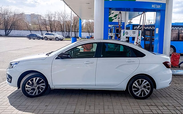 АвтоВАЗ заявил о росте спроса на битопливные Lada Vesta CNG и Largus CNG