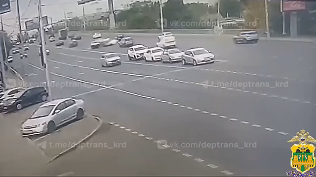 Полиция Краснодара выясняет обстоятельства ДТП, в котором два человека погибли и четверо пострадали