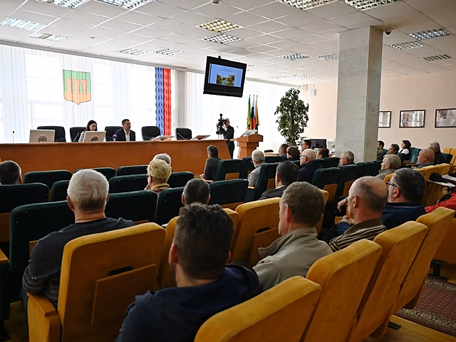Глава Пензы обратил внимание представителей ГСК на крайне неудовлетворительное состояние территорий вблизи гаражей