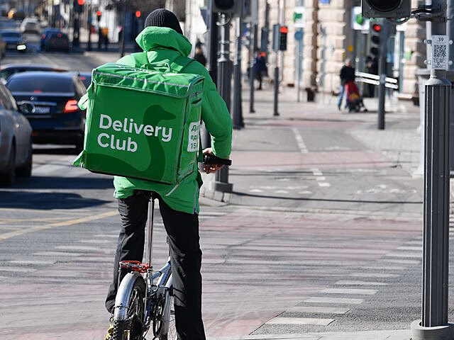Delivery Club заблокировал курьера, сбившего на велосипеде Алену Долецкую
