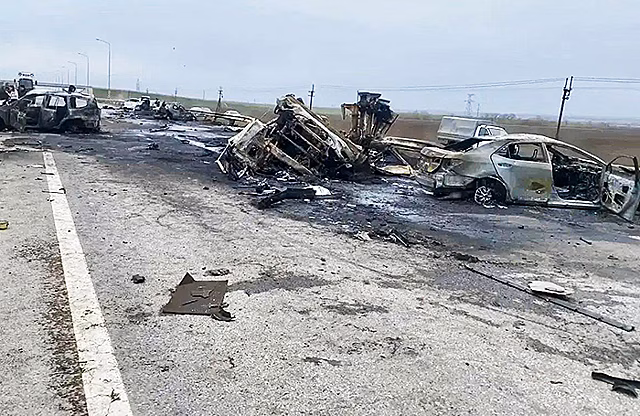 На трассе Ростов — Таганрог в Ростовской области бензовоз выскочил на встречку и взорвался