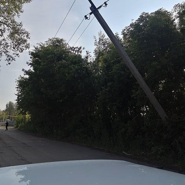 В Коркино устранена угроза падения опоры ЛЭП на дорогу