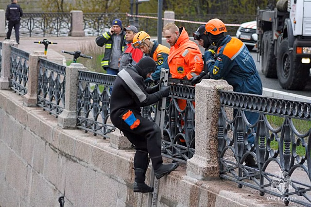 Что известно о пассажирах затонувшего в Петербурге автобуса и о тех, кто их спасал