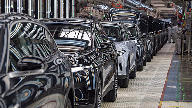 В 2025 году электрокары впервые обгонят бензиновые автомобили по продажам