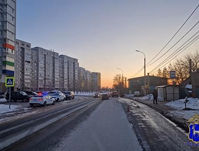 На ул. Белорусской в Самаре Toyota сбила пешехода, шедшего по "зебре"