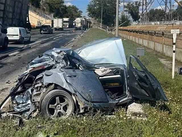 На ГЭС в Тольятти легковушка попала под два большегруза