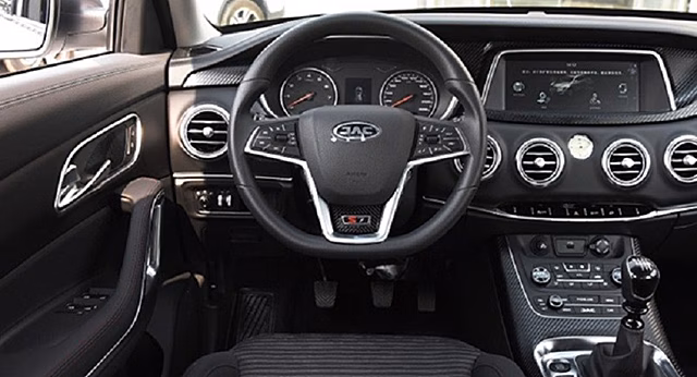 Компания JAC готовится вывести на российский рынок кроссовер S4