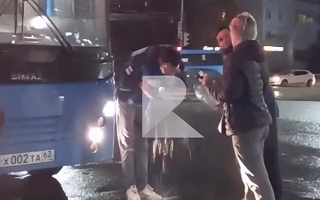 В Рязани двое неизвестных брызнули маршрутчику в лицо перцовым баллончиком