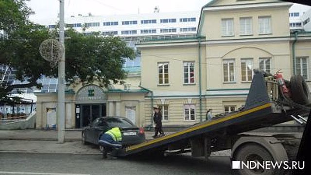 Екатеринбург закупит 15 новых коммунальных машин для уборки тротуаров к ЧМ-2018