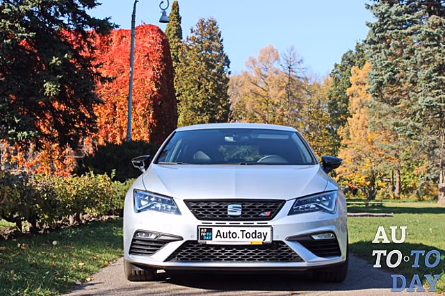 Столичный экспресс: тест-драйв SEAT Leon Cupra