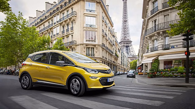 Владельцы Opel Ampera-e требуют вернуть онлайн-сервисы