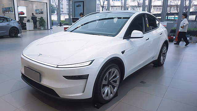 Поставки автомобилей Tesla в Китай рухнули на 87%