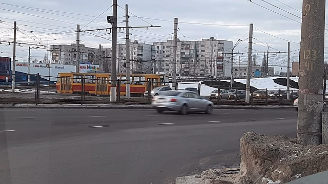 В Курске на улице Энгельса трамвай сошёл с рельсов