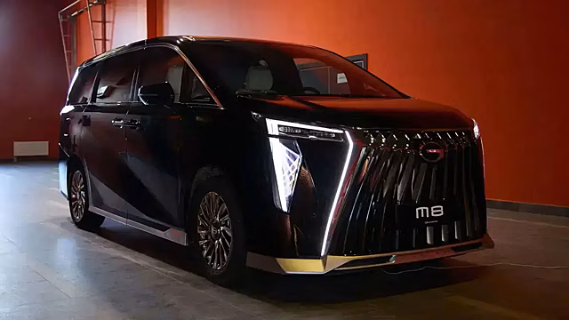 Китайский минивэн GAC M8 подешевел в двух комплектациях на рынке России