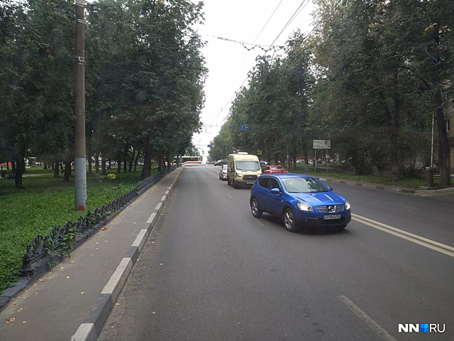 «Сняли рога» у оперного театра: троллейбусы ездят «накатом» из-за аварийных проводов
