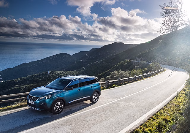 В России появится семиместный Peugeot