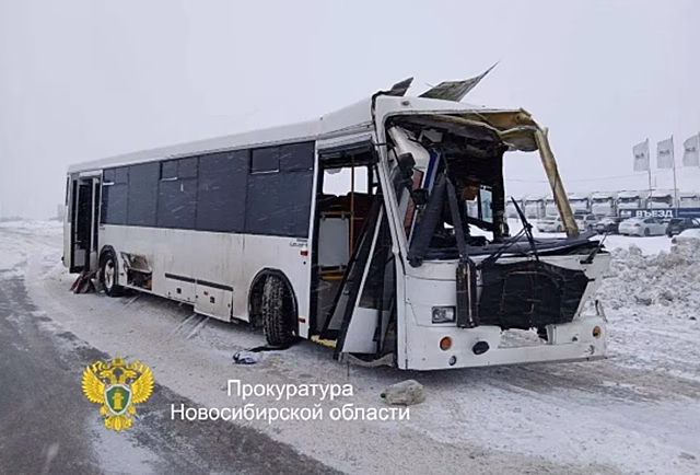 Число пострадавших в ДТП с автобусом под Новосибирском выросло до 10 человек