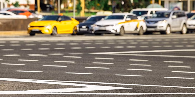 На улице Островитянова с 4 апреля заработает новая выделенная полоса