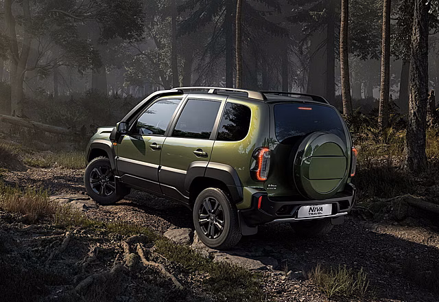 В Новосибирске скупают российский полноприводный внедорожник марки LADA Niva Travel