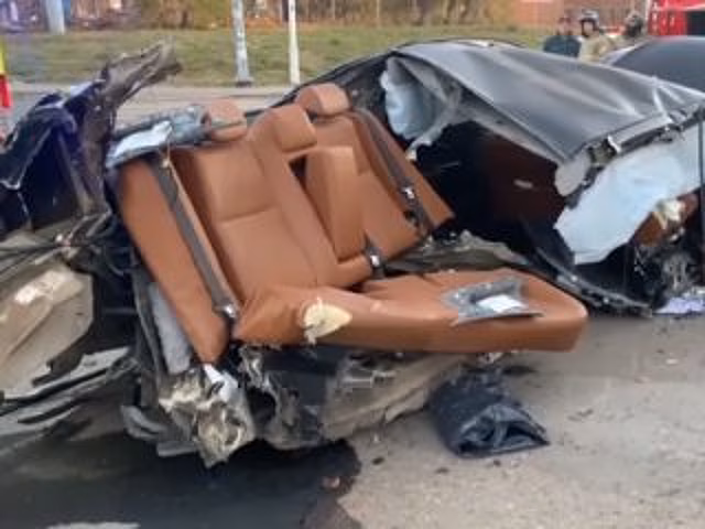 В Уфе в больнице скончался пассажир иномарки, врезавшейся в столб