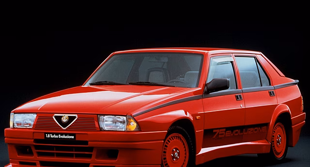 Бардачок не как у всех: «догонялка» Alfa Romeo, которая продолжает удивлять
