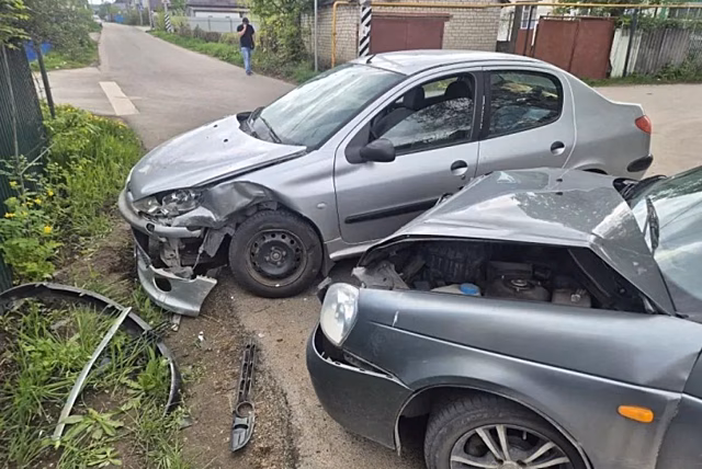 Ребенок пострадал при столкновении двух авто в Липецке