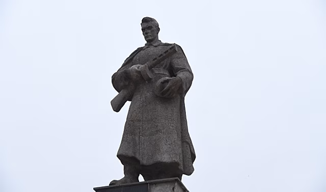 Мэрия Волгограда отремонтирует памятник в парке им. Гагарина