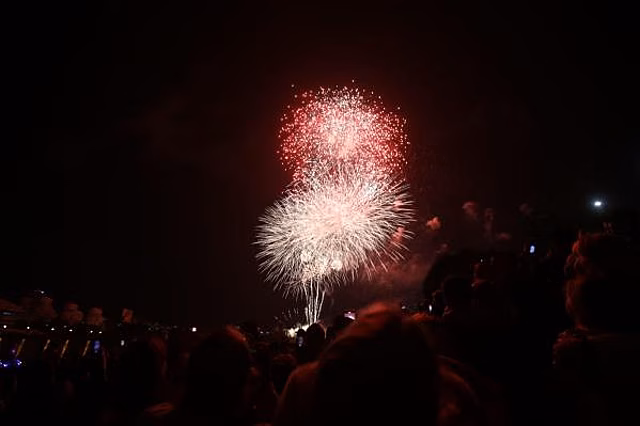 День города в Екатеринбурге завершился салютом и грандиозным световым шоу
