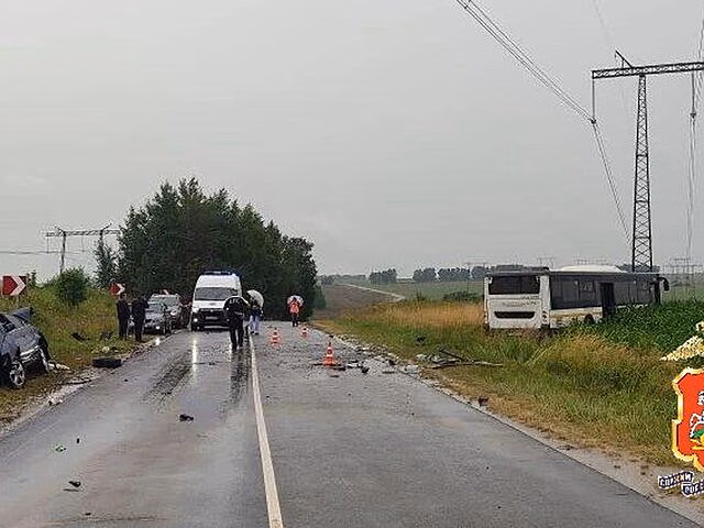 Ребенок погиб при столкновении иномарки с автобусом в Подмосковье