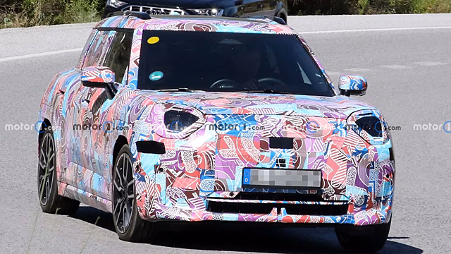 Обновленный кроссовер MINI Aceman EV 2025 года на тестовых испытаниях показал новые детали кузова