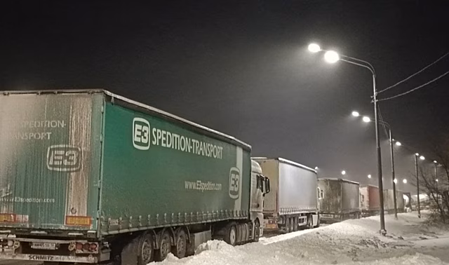 Запрет на въезд грузового транспорта сняли в Волгограде