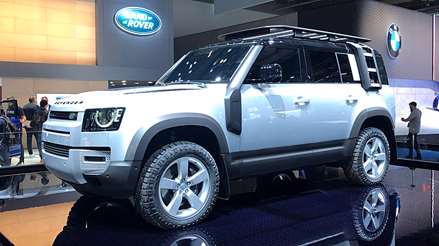 Определены сроки выхода на авторынок РФ нового Land Rover Defender