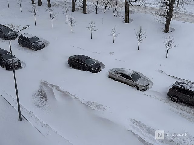 Жители ЖК «Цветы» остались без дороги после мощного снегопада