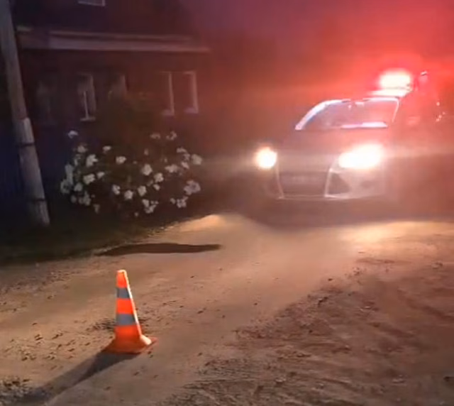 Автомобиль сбил двух детей на мопеде в Нижегородской области