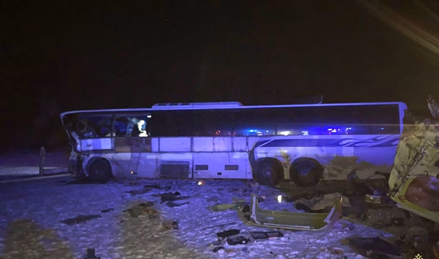 9 человек пострадали в ДТП с рейсовым автобусом и грузовиком под Волгоградом