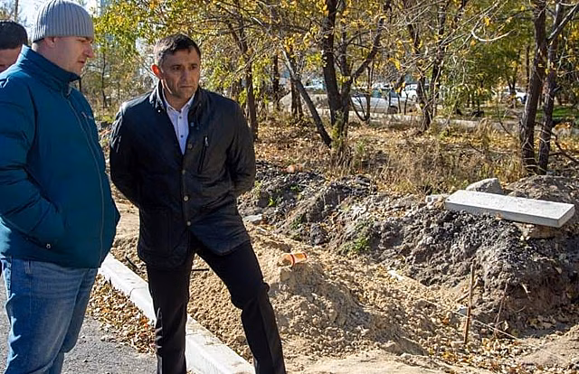 «Я в ответе за всё в городе»: мэр Благовещенска объяснился за плохие дороги