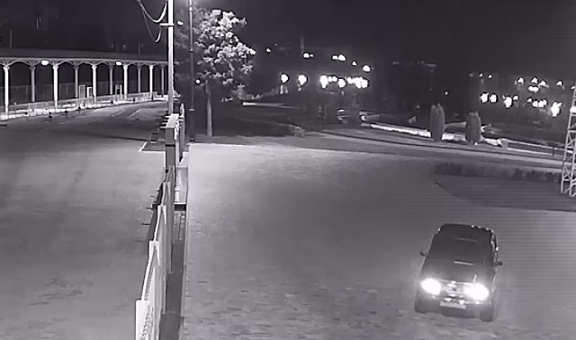 В Волгограде задержали водителя, гонявшего в парке у Мамаева кургана