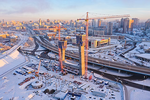 Крановщику стало плохо на стройке четвертого моста через Обь в Новосибирске